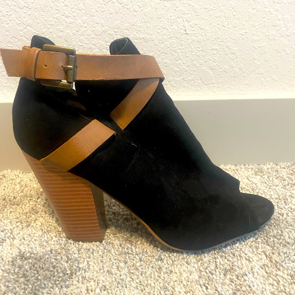 Just Fab size 10 women’s peep toe chunky heel/booties